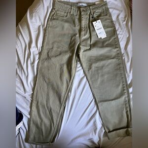 ZARA HIGH RISE MOM FIT JEANS